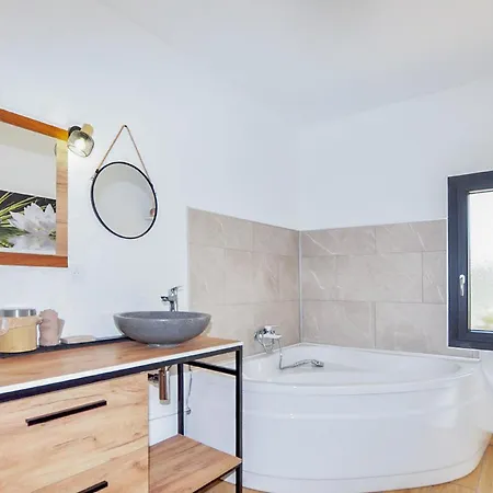 Дом отдыха 4 Bedroom Gorgeous In Tournissan
