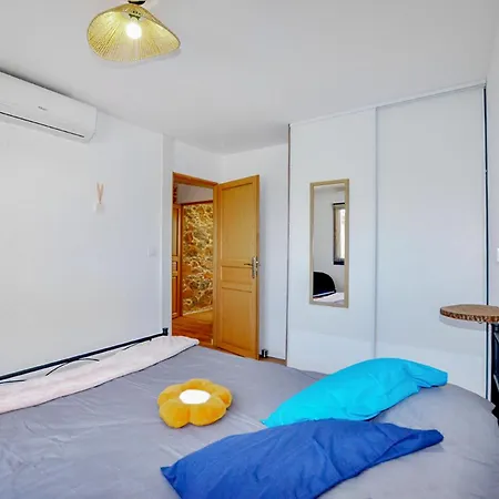 4 Bedroom Gorgeous In Holiday home *