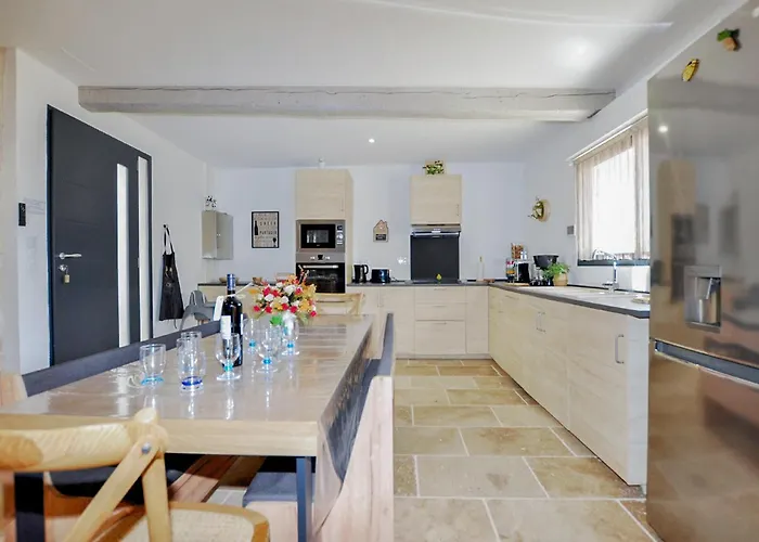 4 Bedroom Gorgeous In Feriehus Tournissan